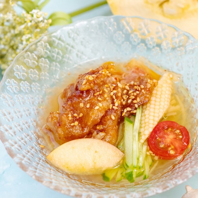 大豆ミート手羽先のヤンニョムチキンのせ！素麺かぼちゃ冷麺